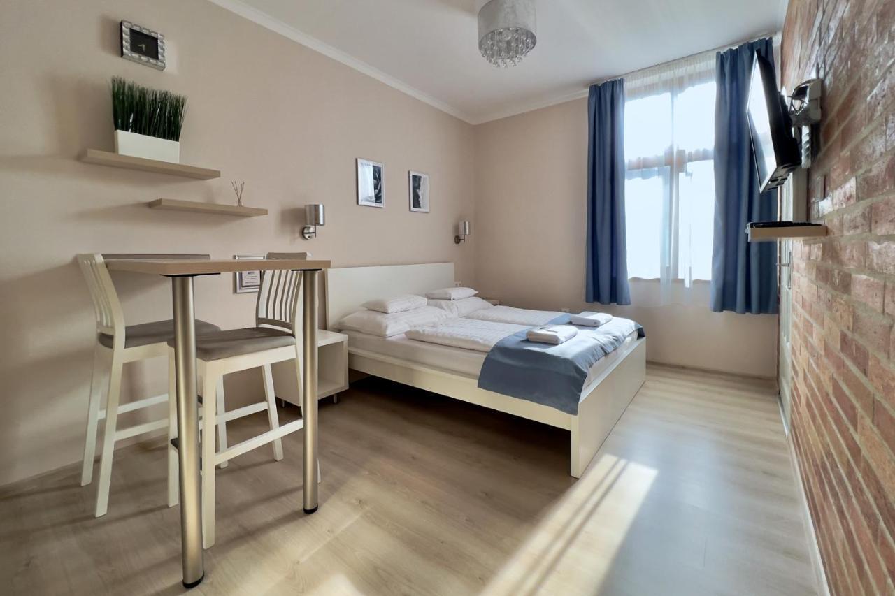 Anova Apartman Gyula Exterior foto