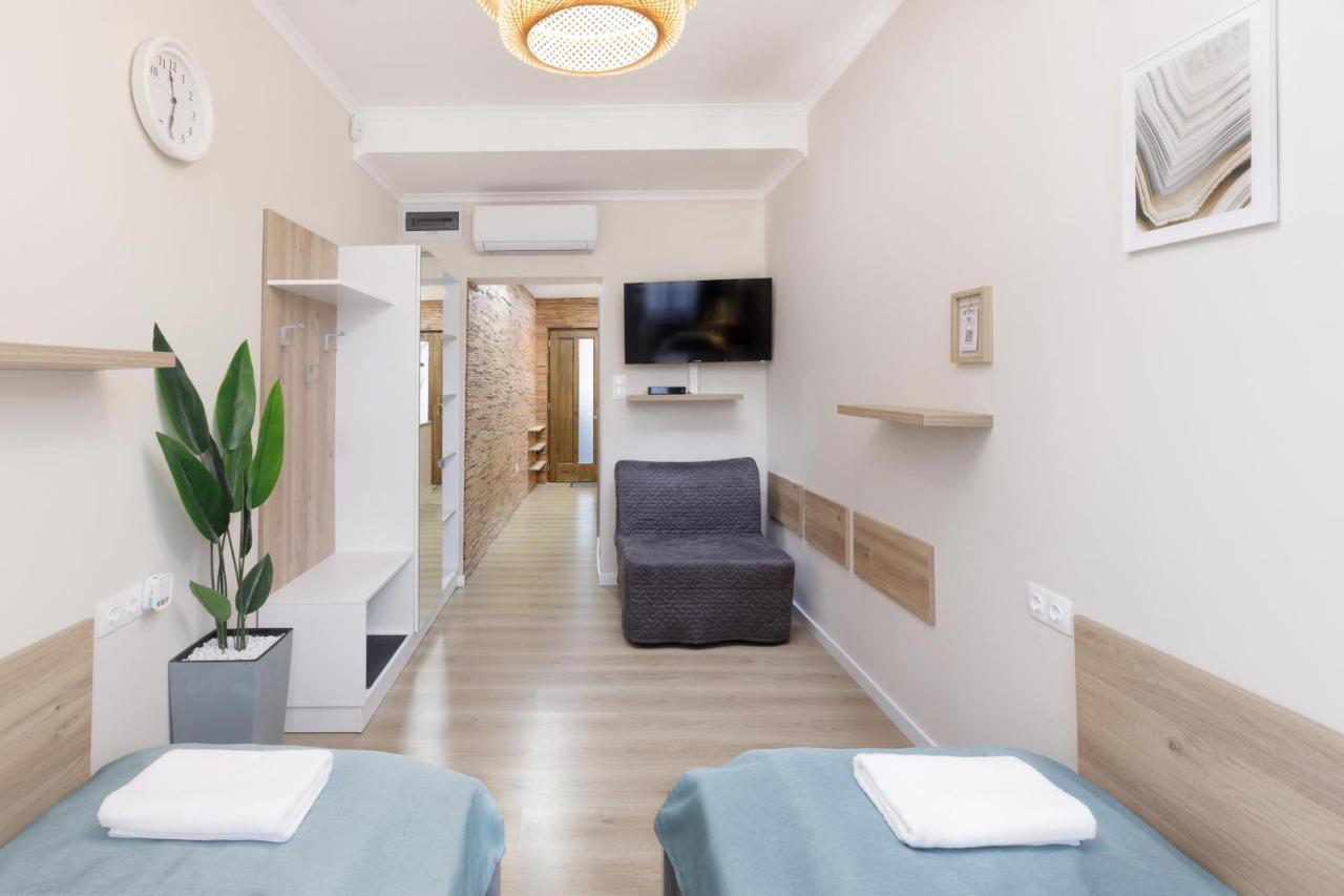 Anova Apartman Gyula Exterior foto
