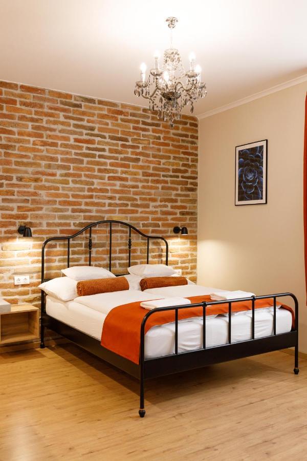Anova Apartman Gyula Exterior foto